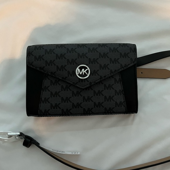Michael Kors belt bag. - Picture 2 of 6